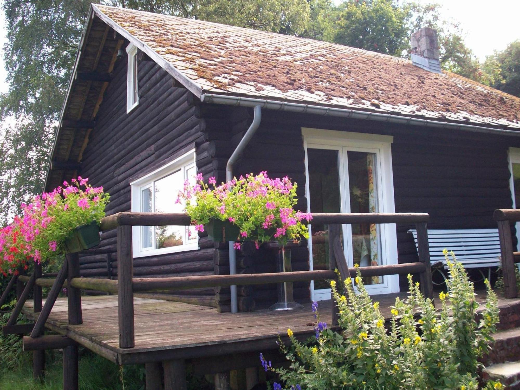 Open Wooden Chalet Built Against A Hill Francorchamps Exterior foto